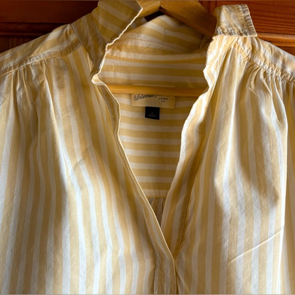 Universal Thread cropped blouse - Picture 2 of 2